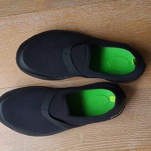 Oofos walking shoes, black, women's 8
